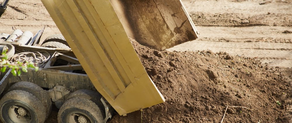 Dump Truck Bed Maintenance Safety: Understanding Risks and Secondary Supports