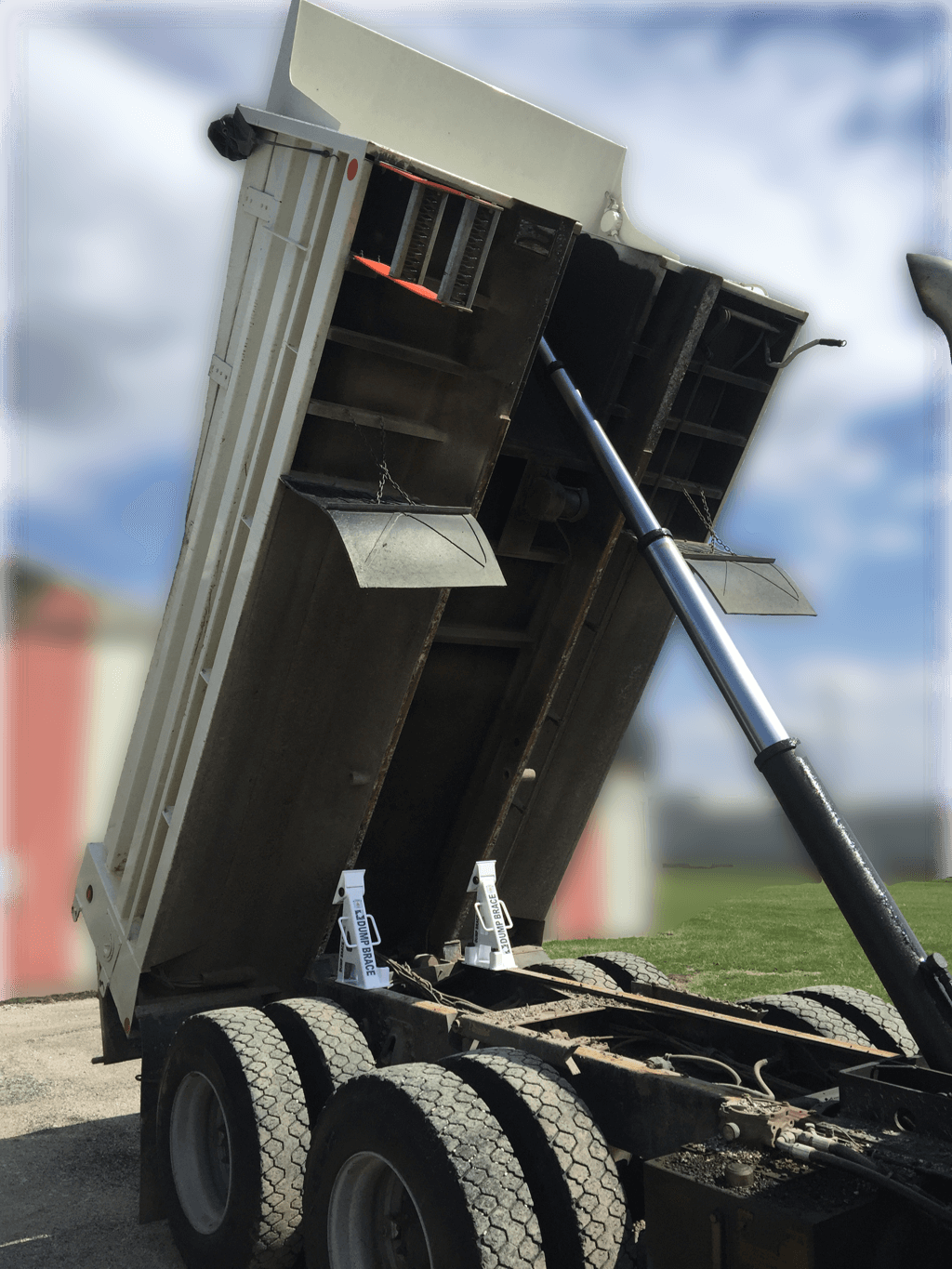 Dump Brace on Truck Dump Brace on Truck
